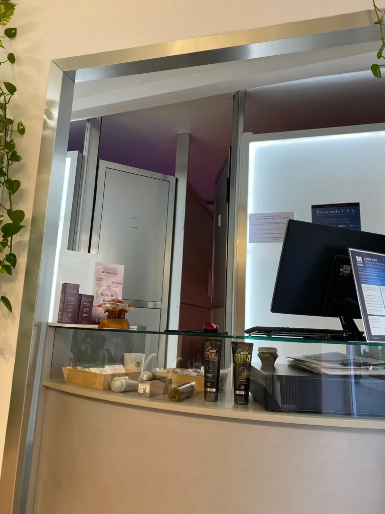 mostrador-de-recepcion-lorenzos-estetica