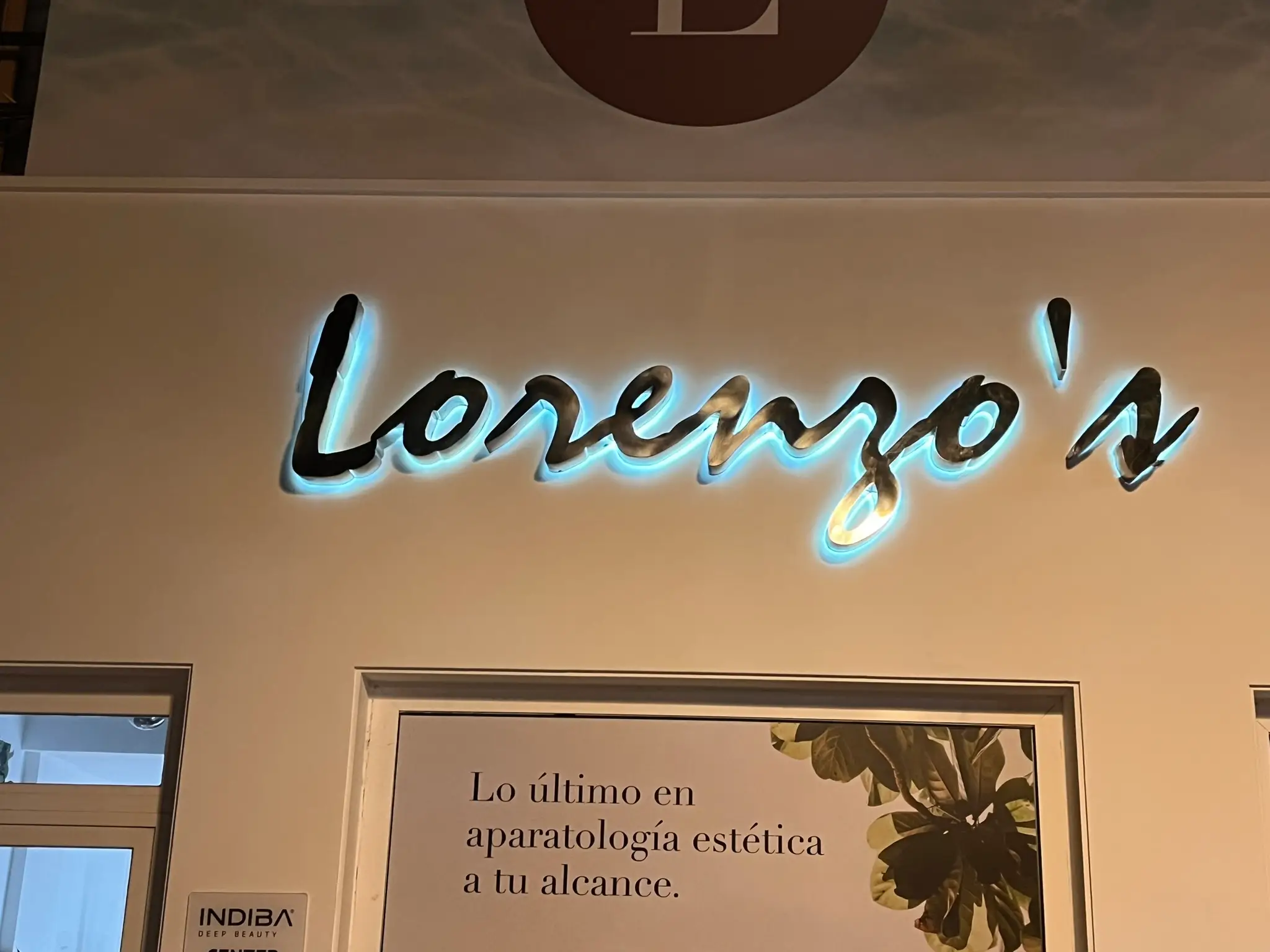 rotulo-iluminado-lorenzos-estetica